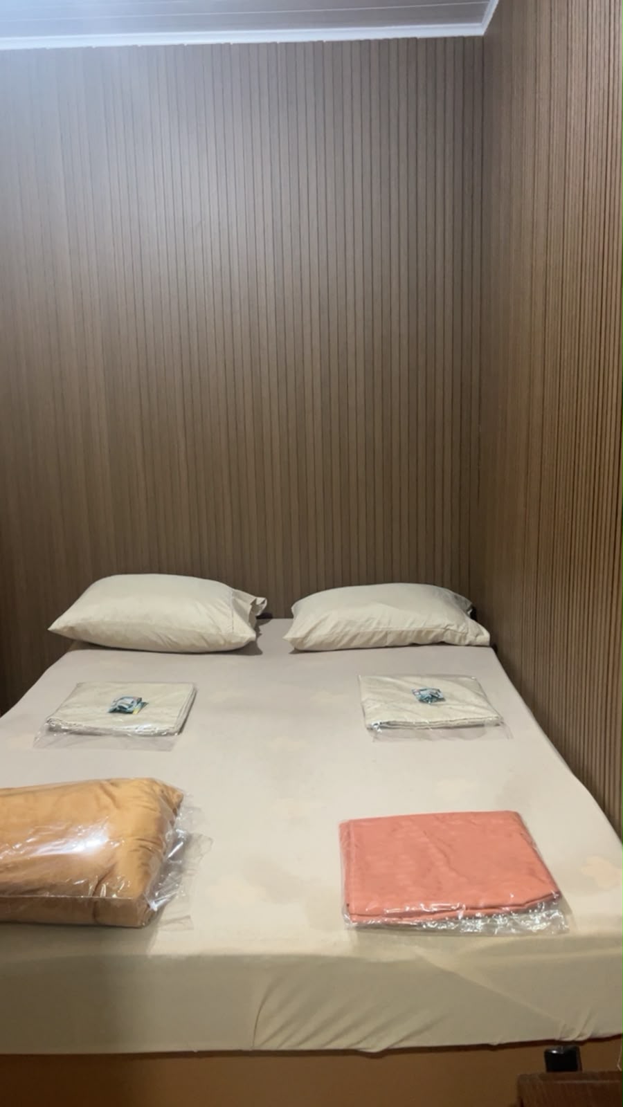 Detalhe da acomodação com ar-condicionado
